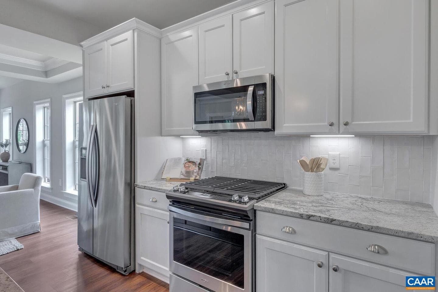 2030 Larkin Ln photo 7