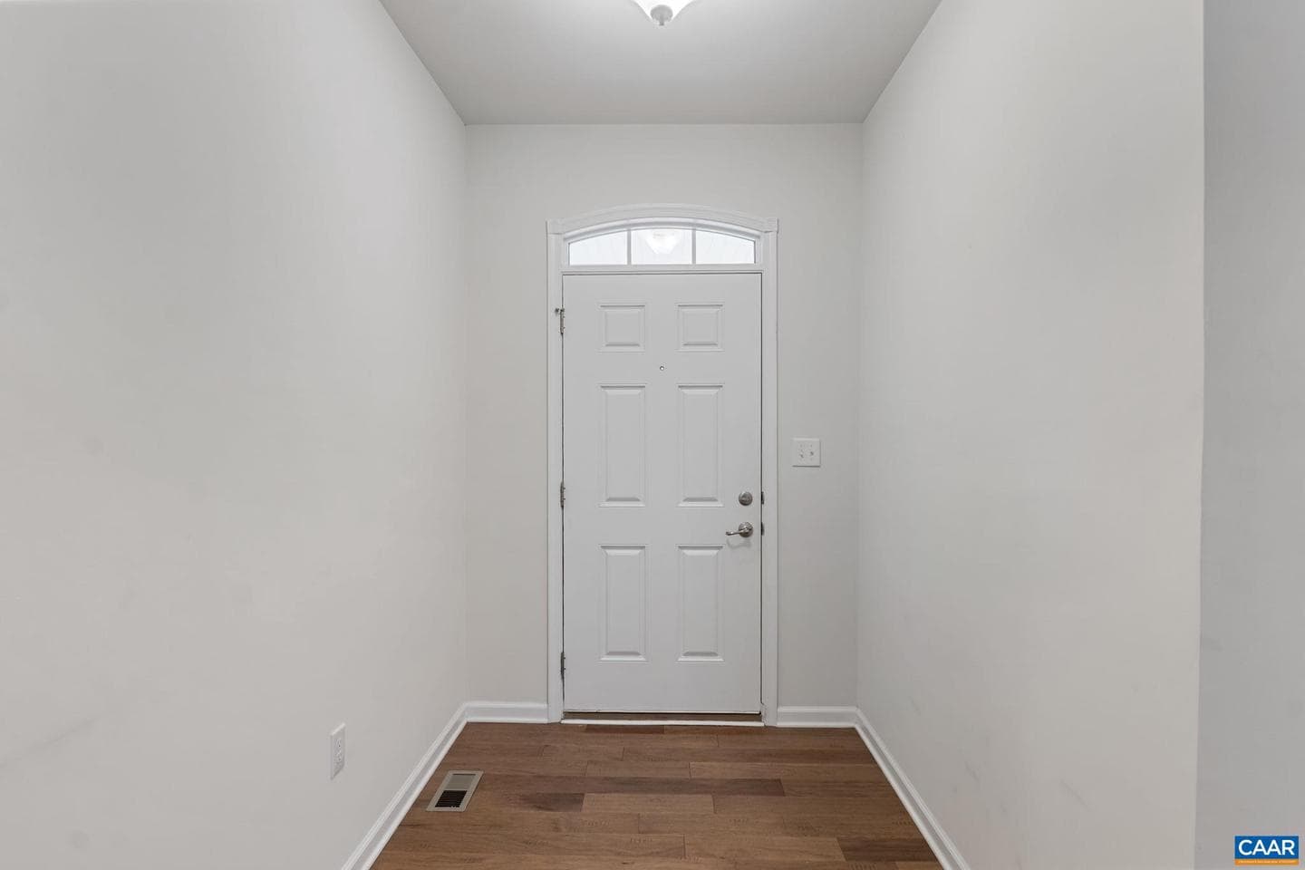 281 Manor Blvd photo 4