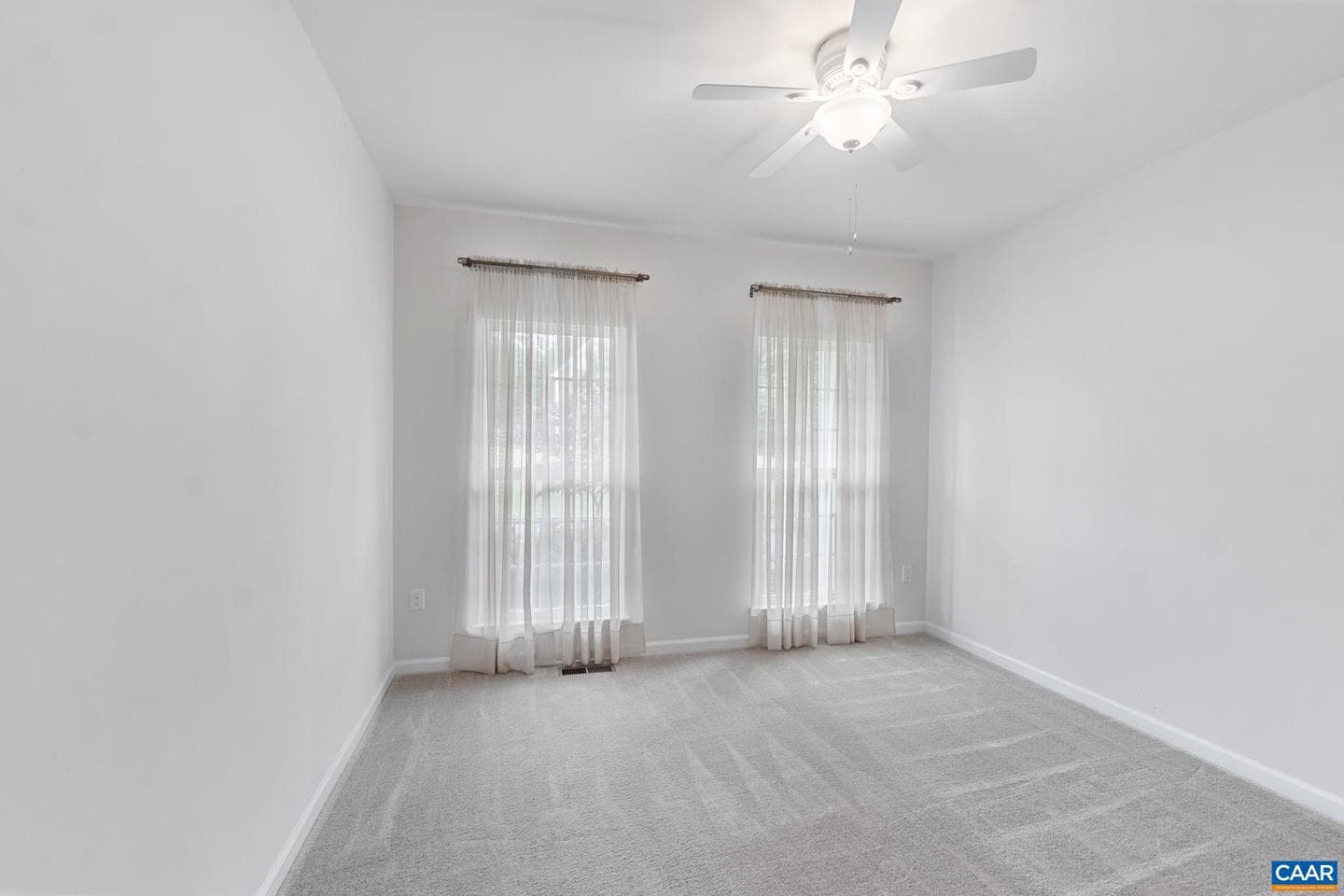 281 Manor Blvd photo 7