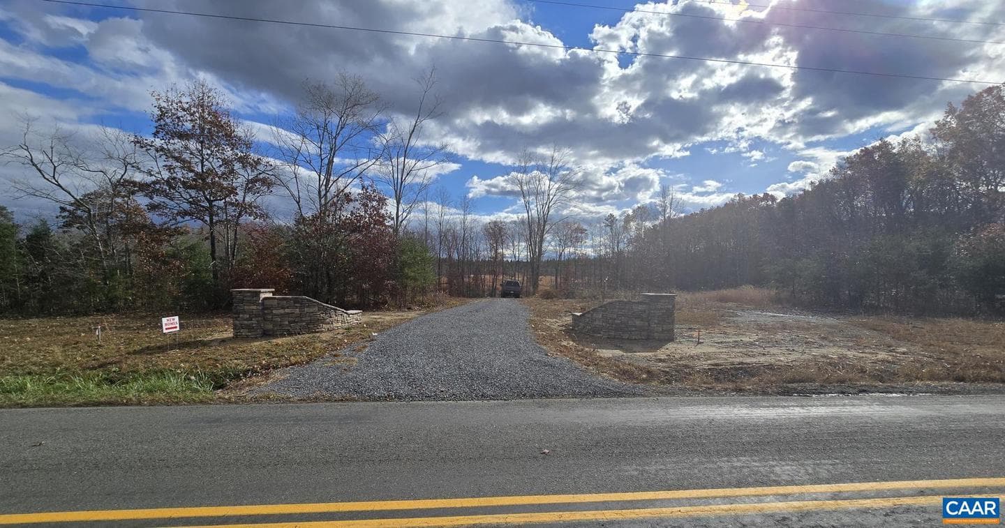 1140 Hanback Rd photo 2