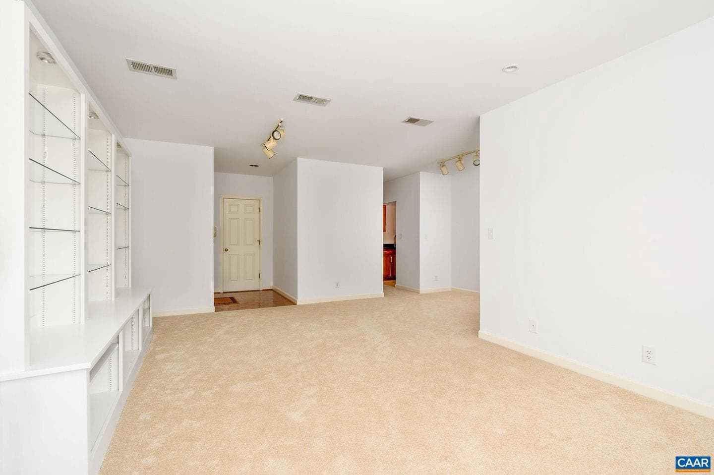 408 E Market St #305 photo 4