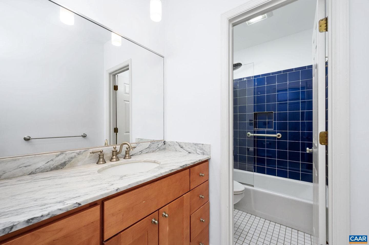 408 E Market St #305 photo 6