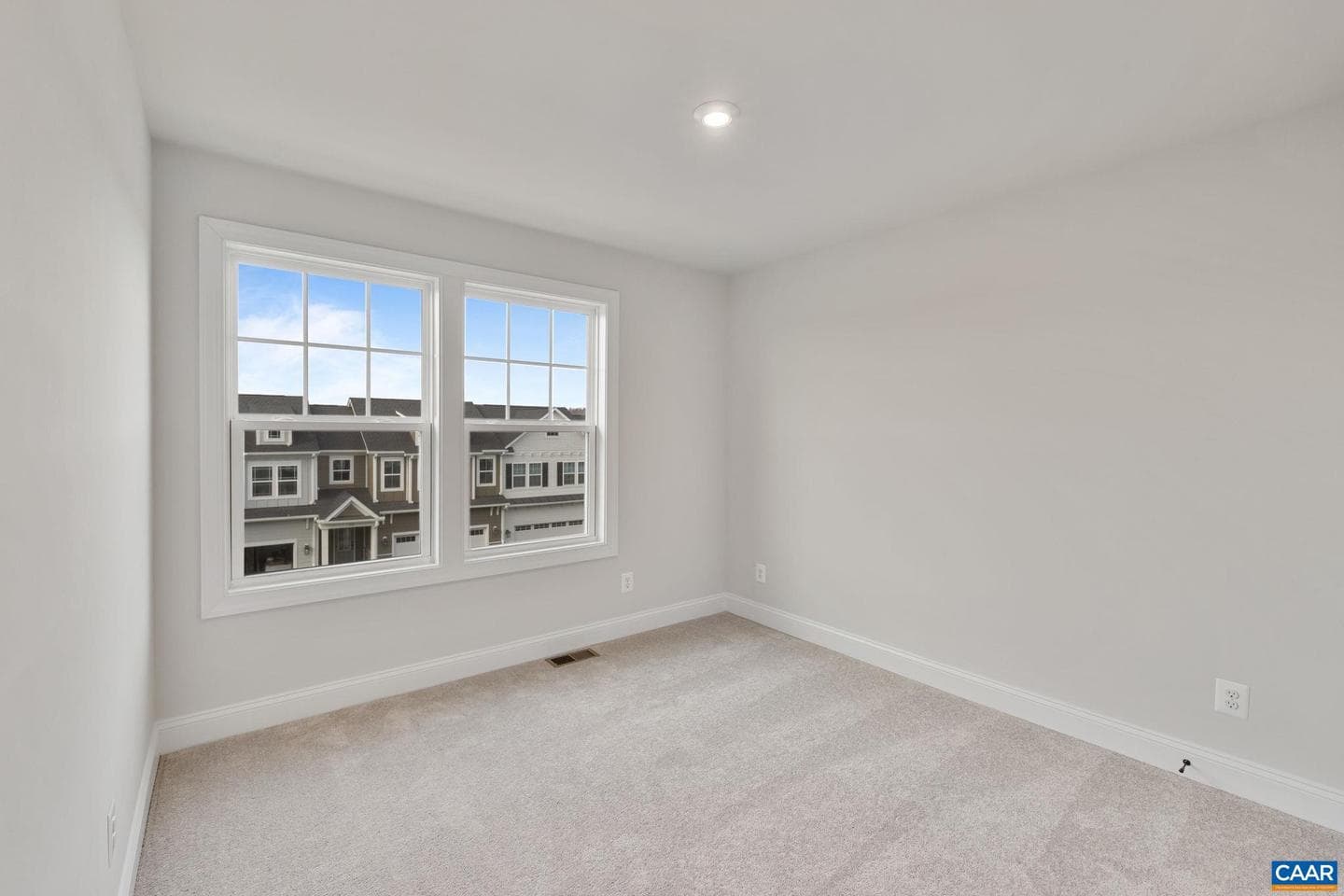 4040 Talen Ln photo 38