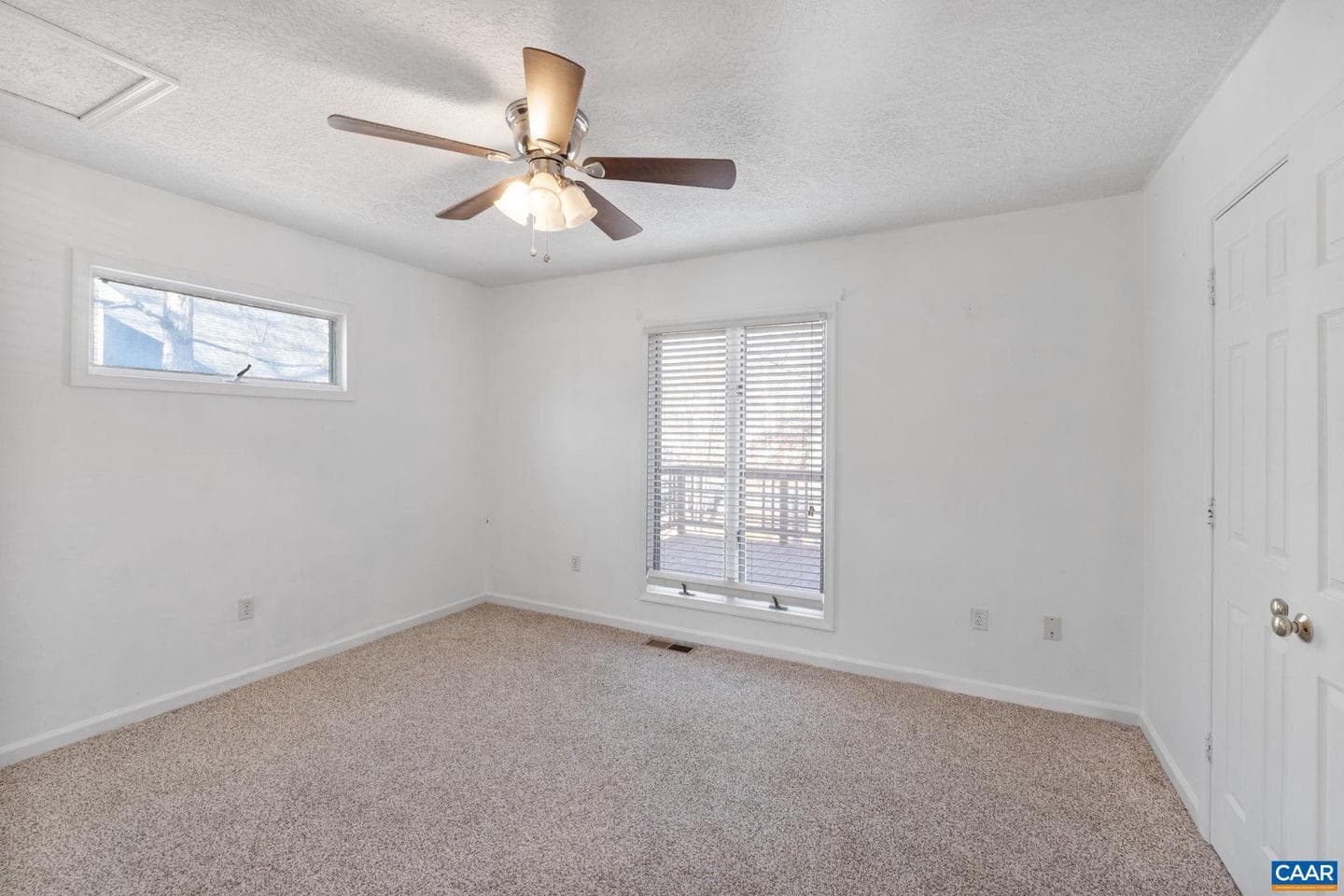 30 Colonial Rd photo 19