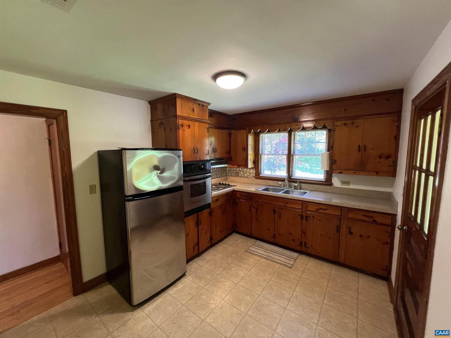 1320 Avon St photo 7