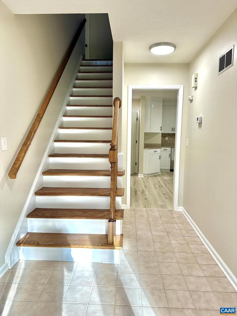 439 Deer Dr photo 10