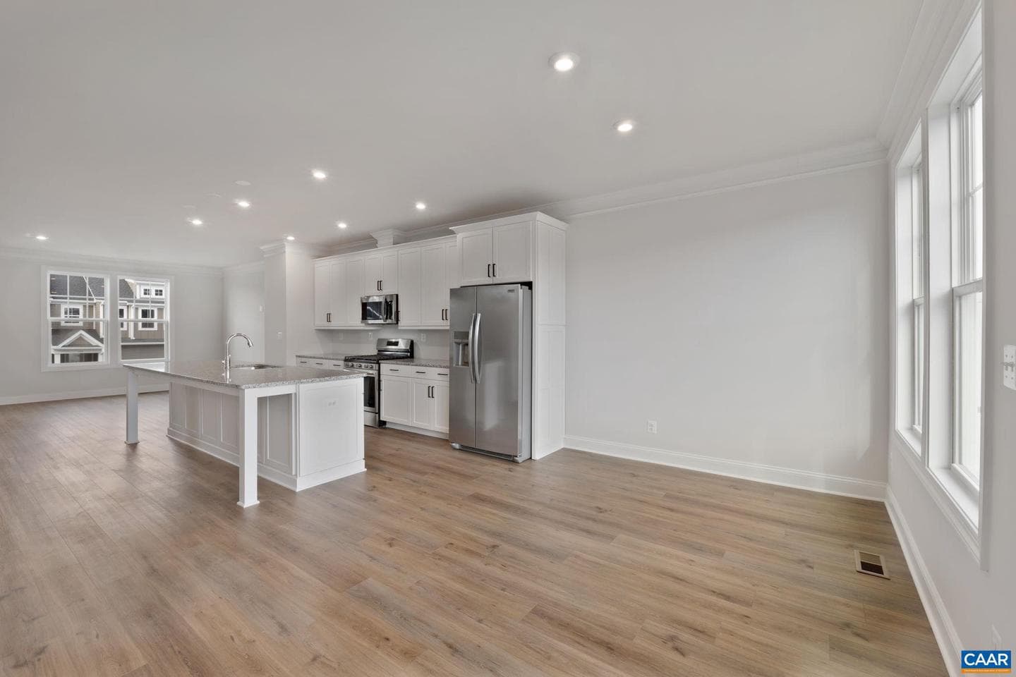 4046 Talen Ln photo 12