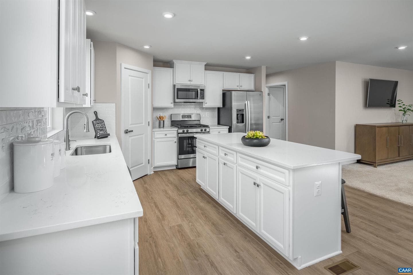130 Gunnison Dr photo 4
