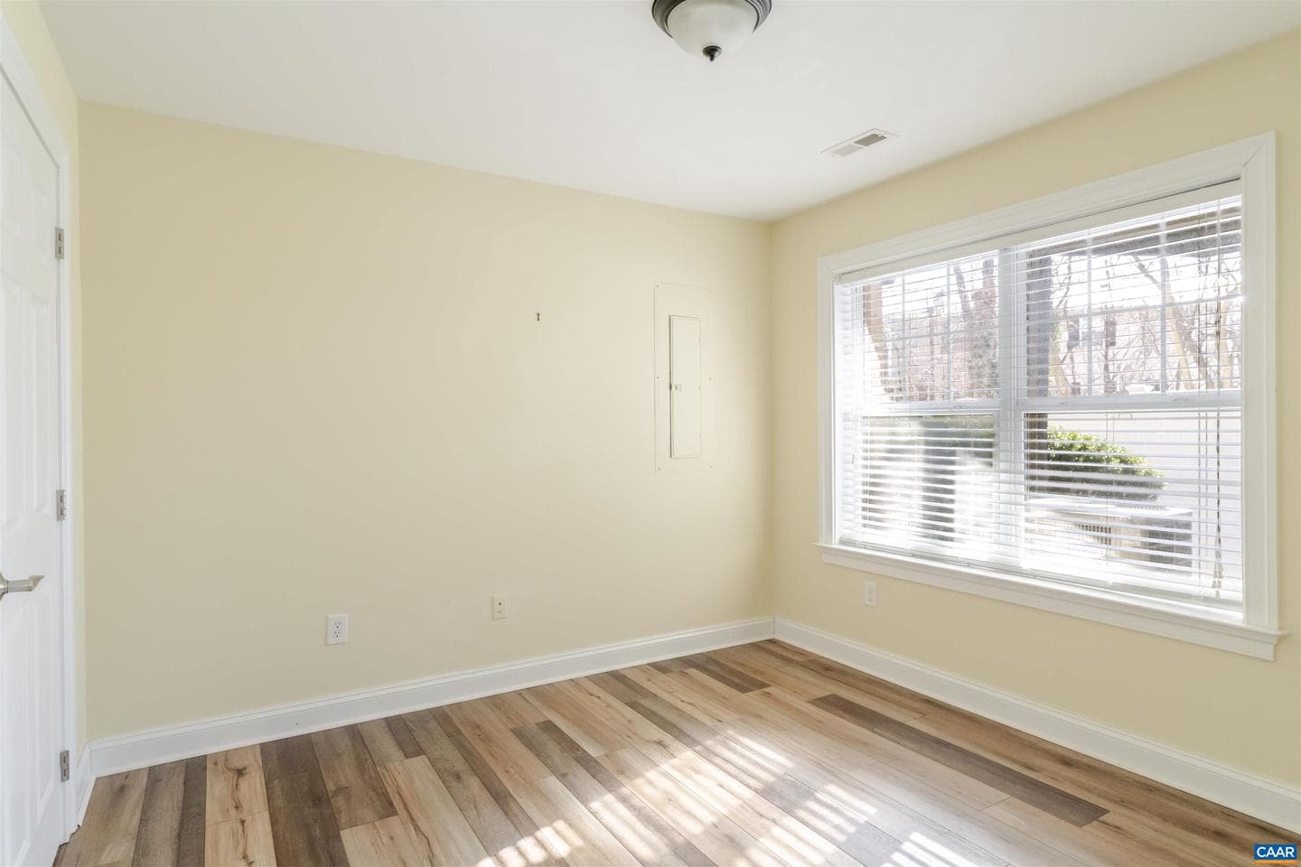 1045 Glenwood Station Ln photo 34