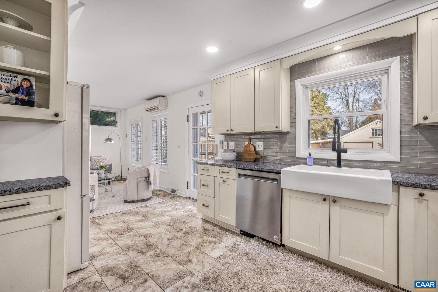 201 Palatine Ave photo 11