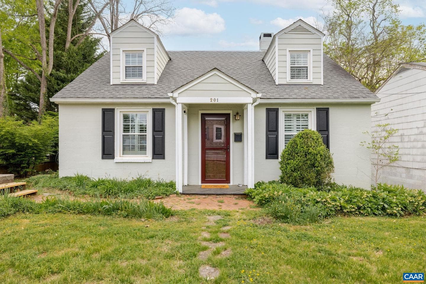 201 Palatine Ave photo 2