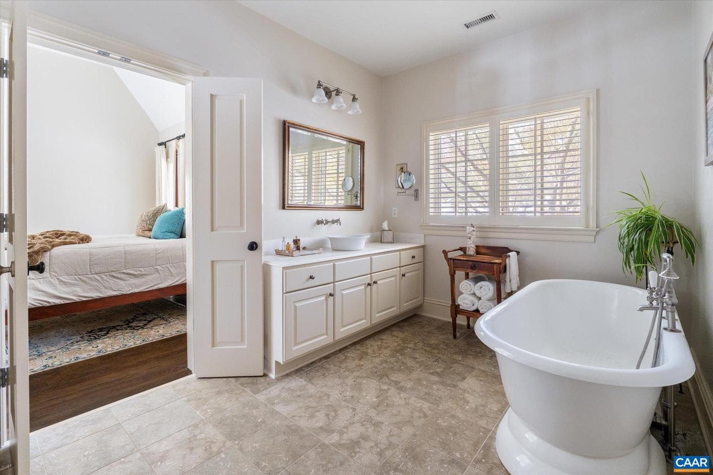 880 Club Dr photo 36