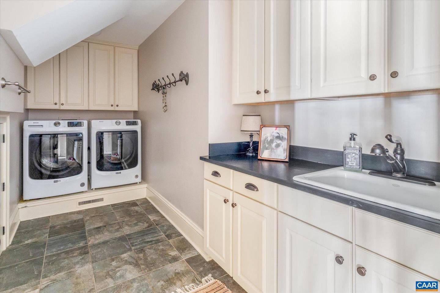 880 Club Dr photo 46