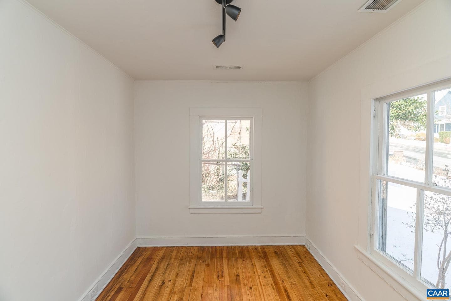 1108 Blenheim Ave photo 18