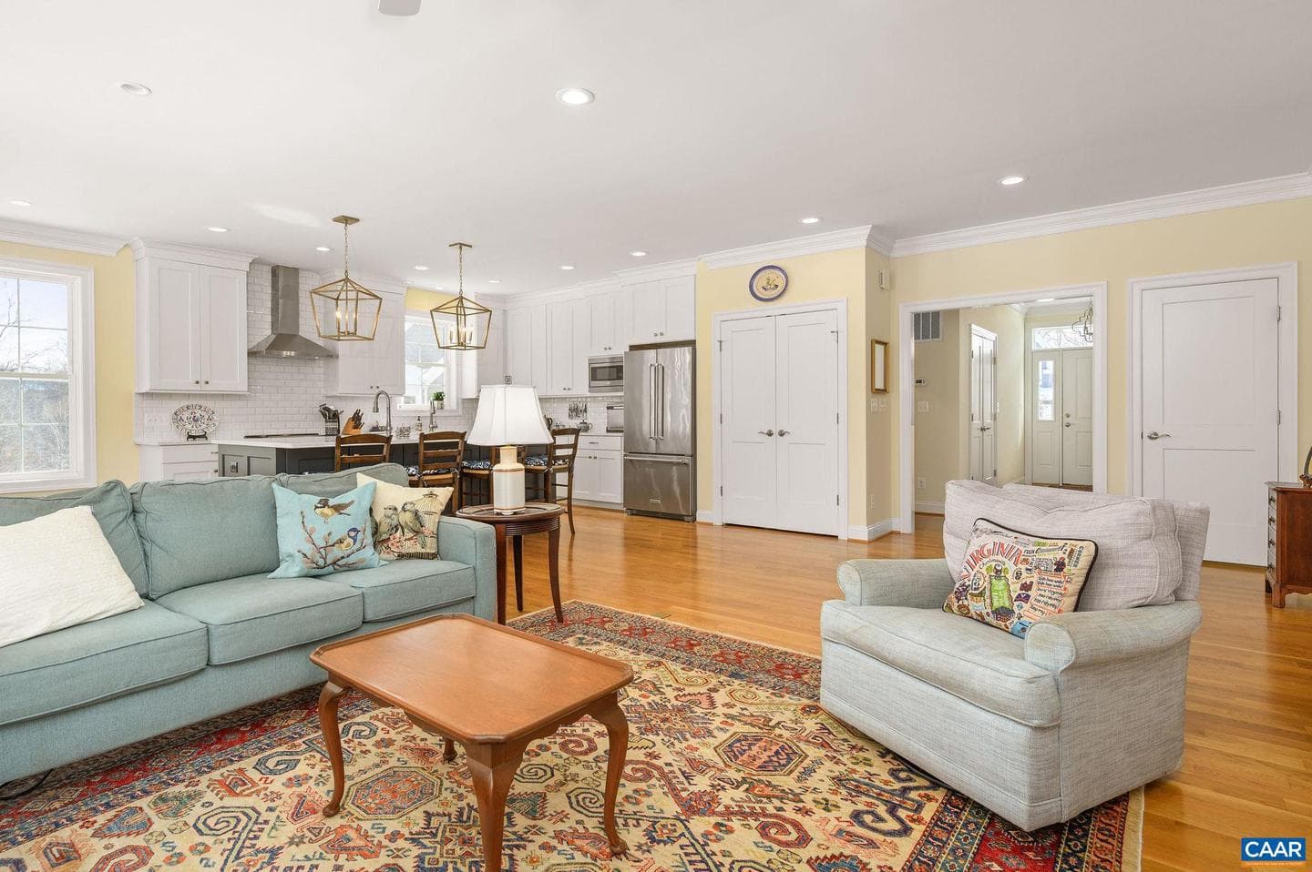 4063 Varick St photo 11