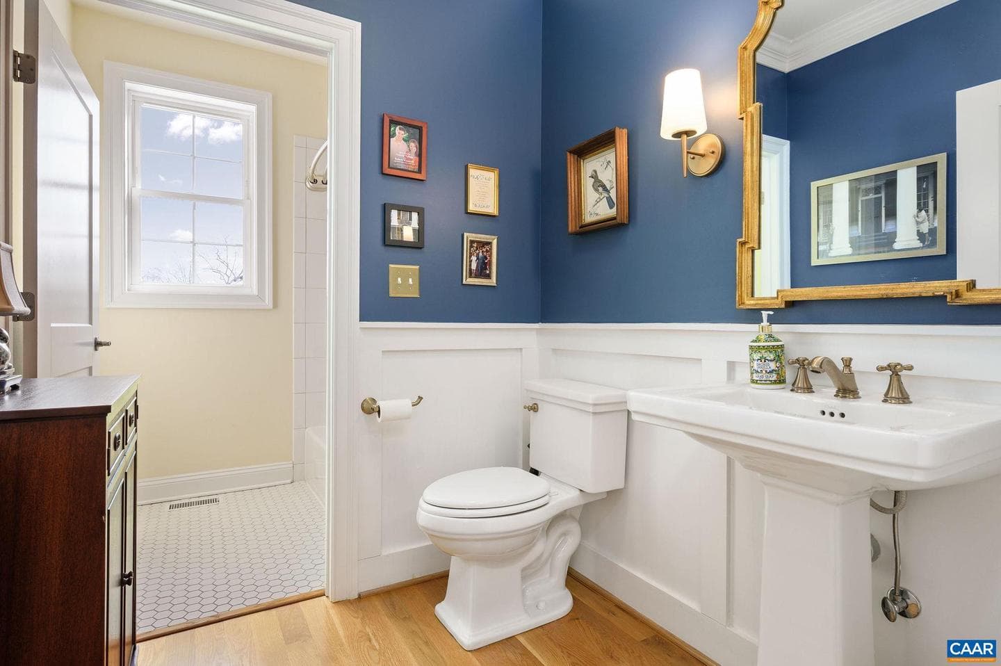 4063 Varick St photo 19
