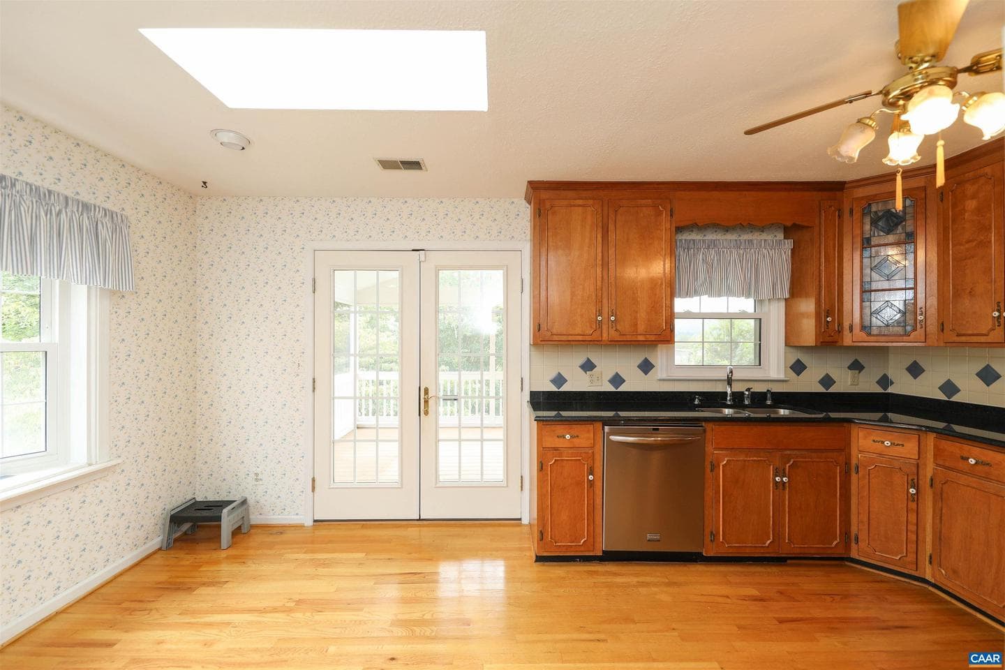 1004 Coleman St photo 8