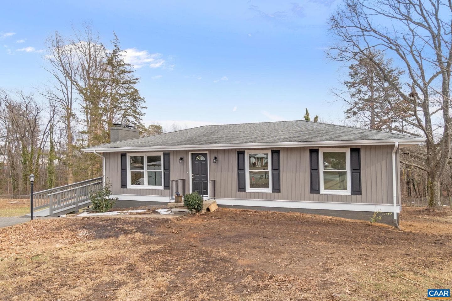 115 Deerwood Dr photo 2