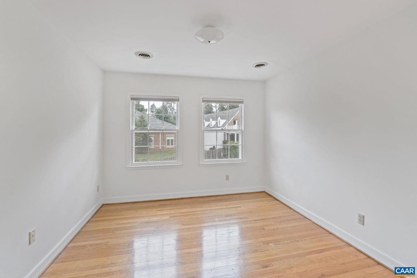 2752 Hydraulic Rd photo 25