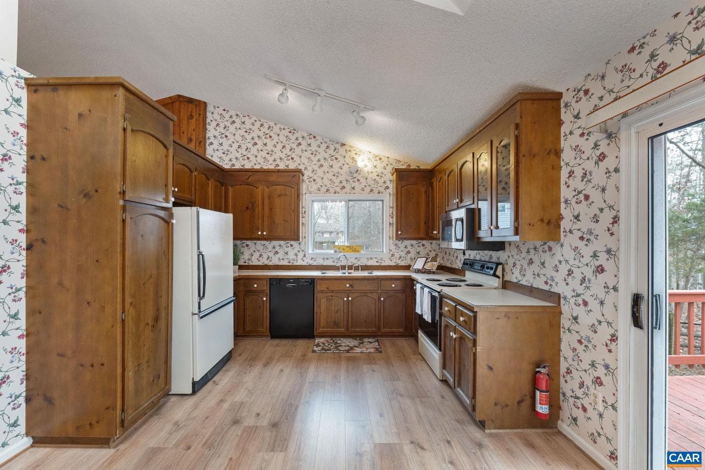 7 Englewood Dr photo 11