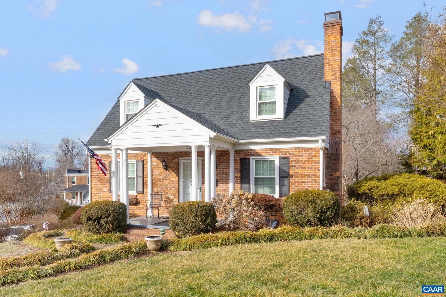 221 Lee Ave photo 3