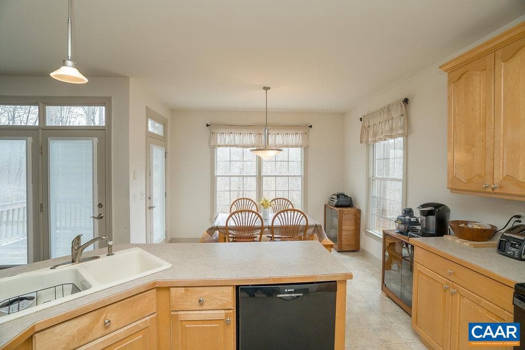 665 Fox Hollow Ln photo 13