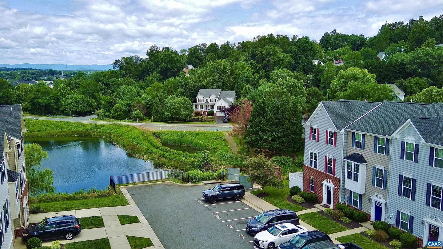 2176 Whispering Hollow Ln photo 2