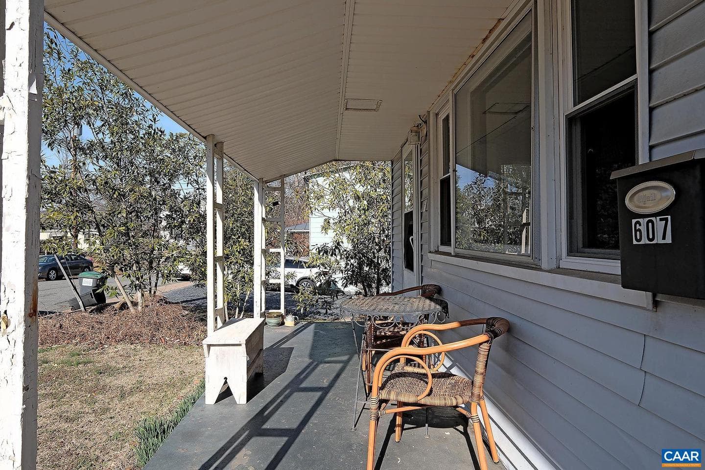 607 Montrose Ave photo 2