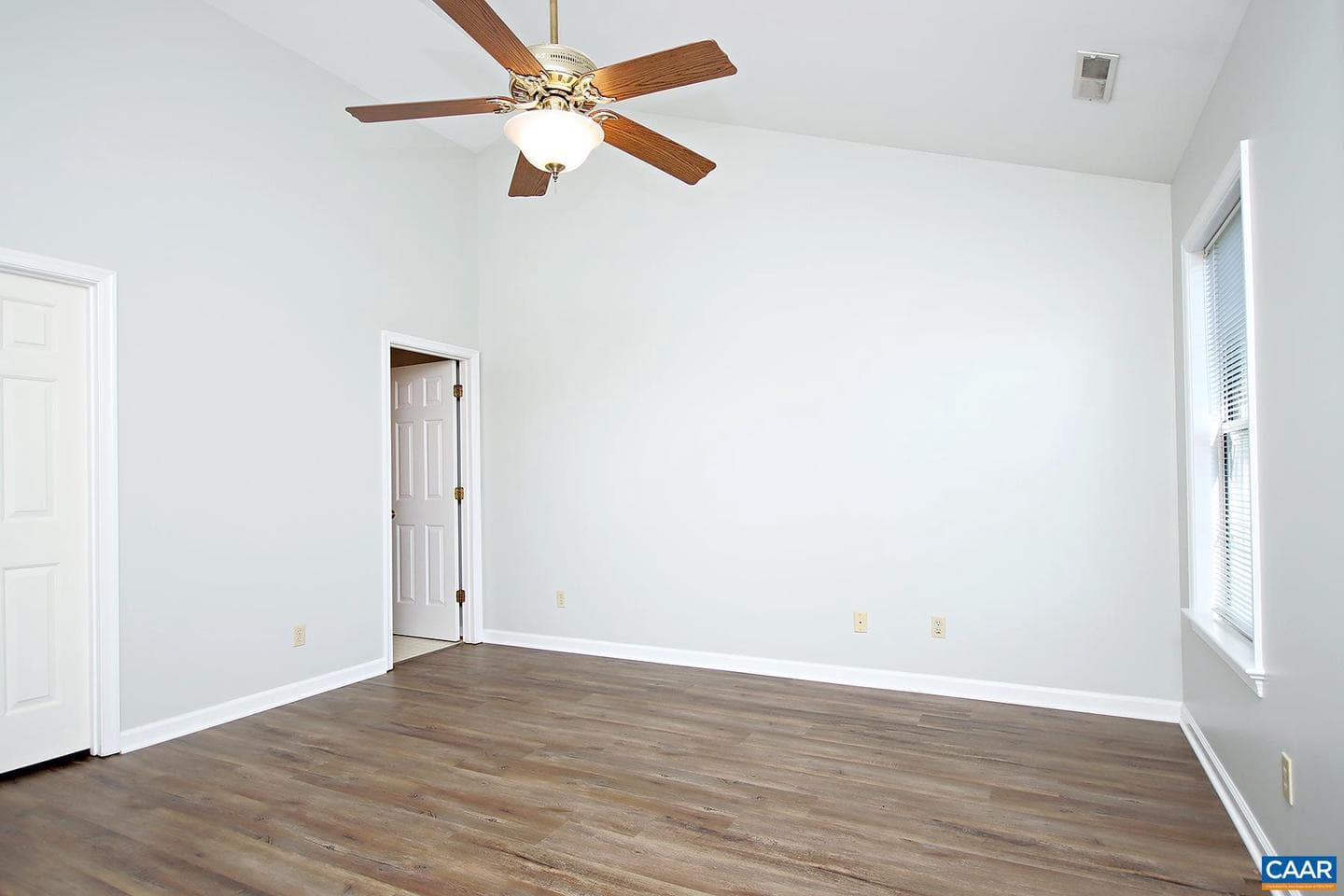 972 Grayson Ln photo 11