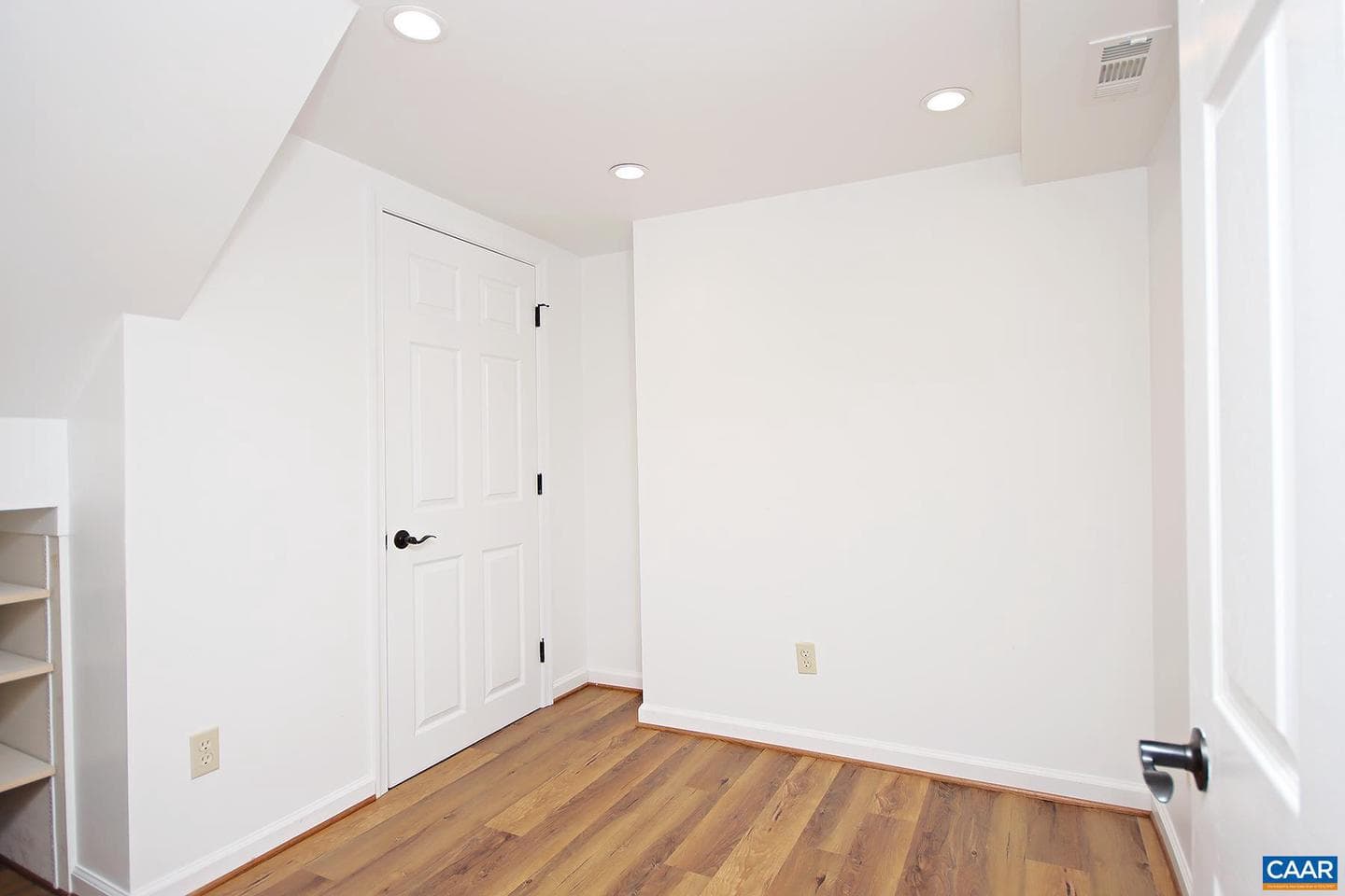 972 Grayson Ln photo 22