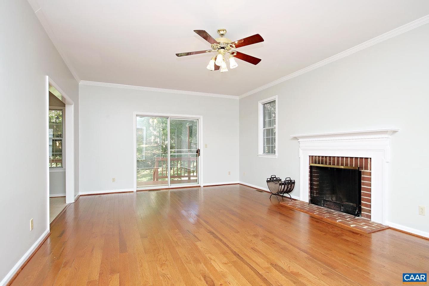 972 Grayson Ln photo 3