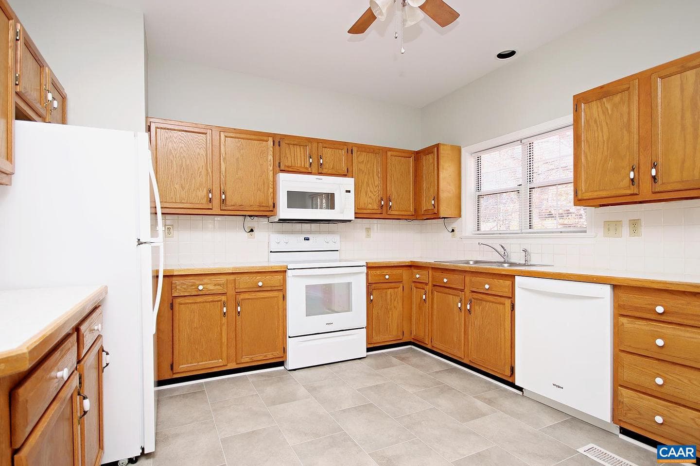 972 Grayson Ln photo 6