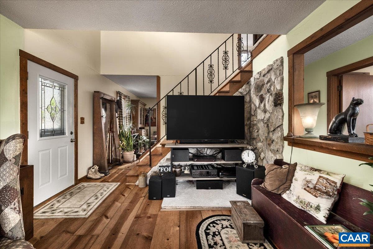 406 Raccoon Dr photo 3