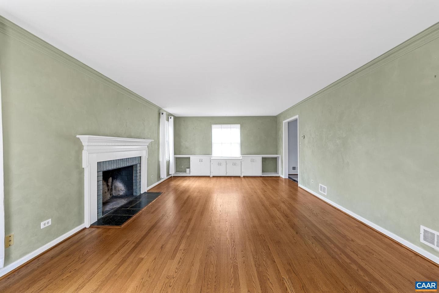 2402 Bennington Rd photo 24
