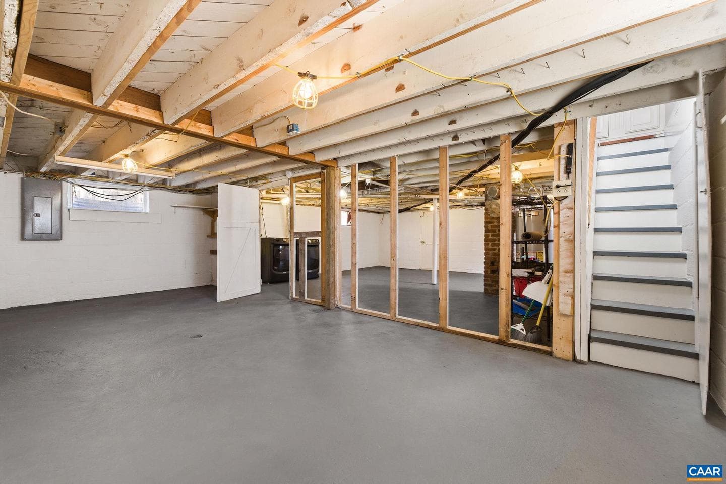 526 Caroline Ave photo 16