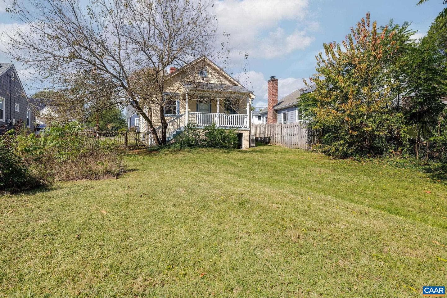 526 Caroline Ave photo 2
