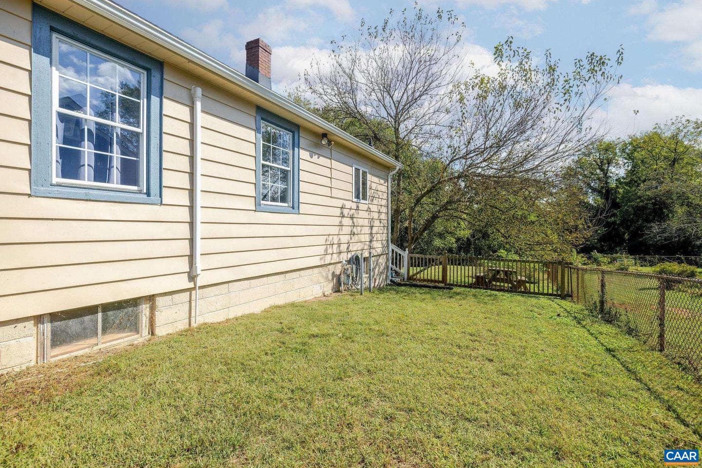 526 Caroline Ave photo 21