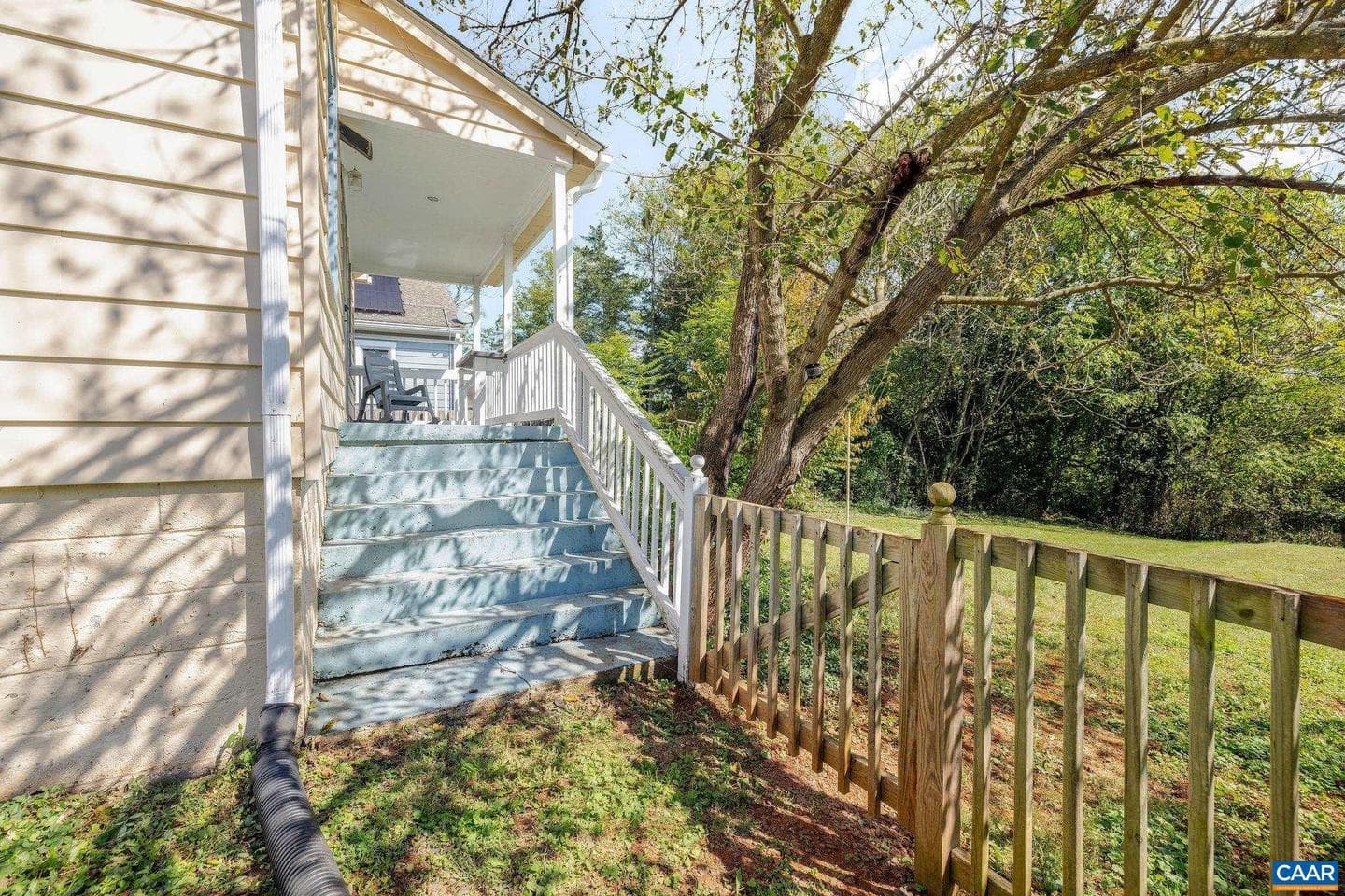 526 Caroline Ave photo 22