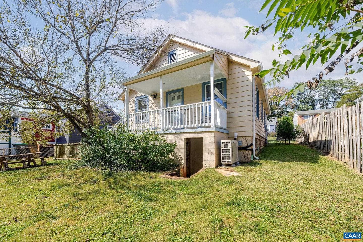 526 Caroline Ave photo 29