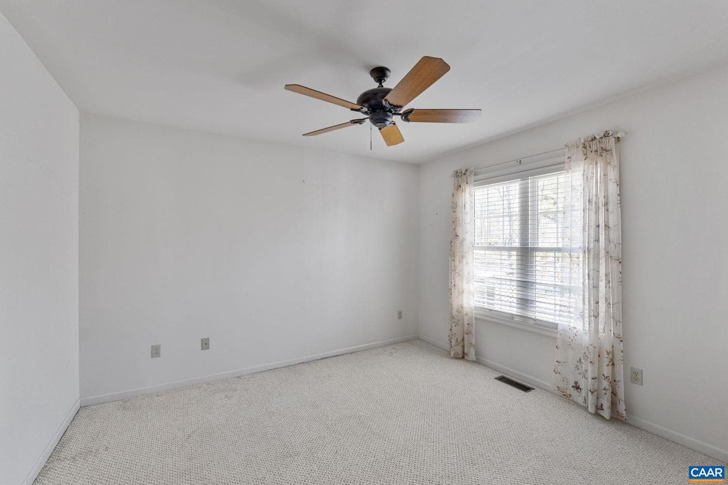 24 Fleetwood Dr photo 32