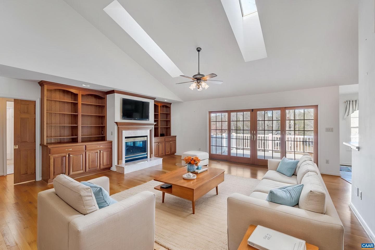 24 Fleetwood Dr photo 8