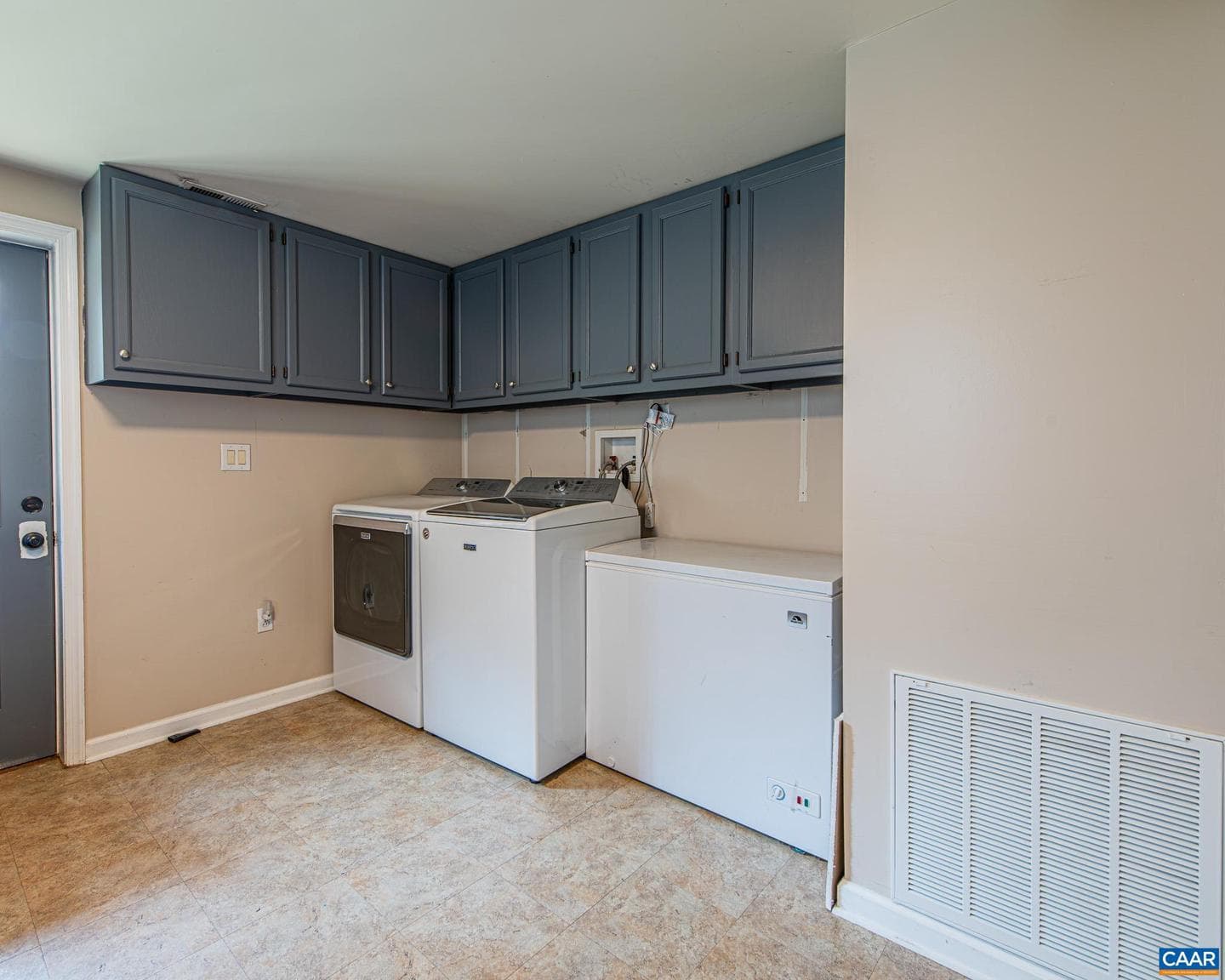 836 Toms Rd photo 18