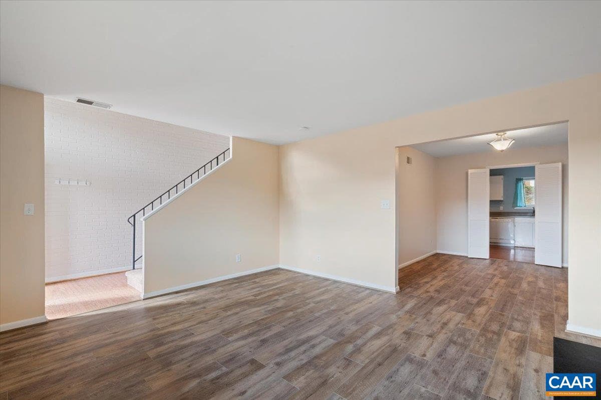 301 Harvest Dr photo 15