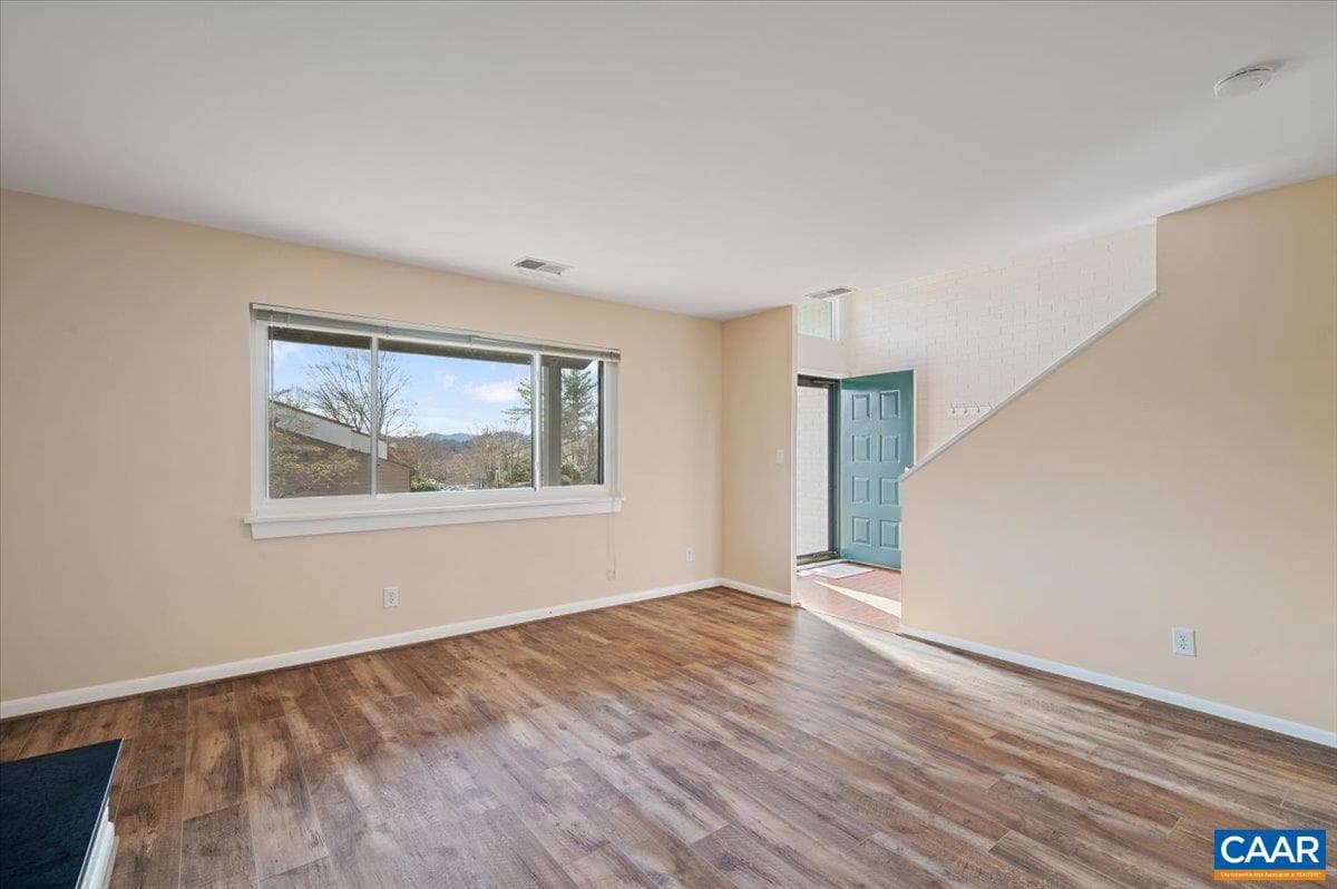 301 Harvest Dr photo 19
