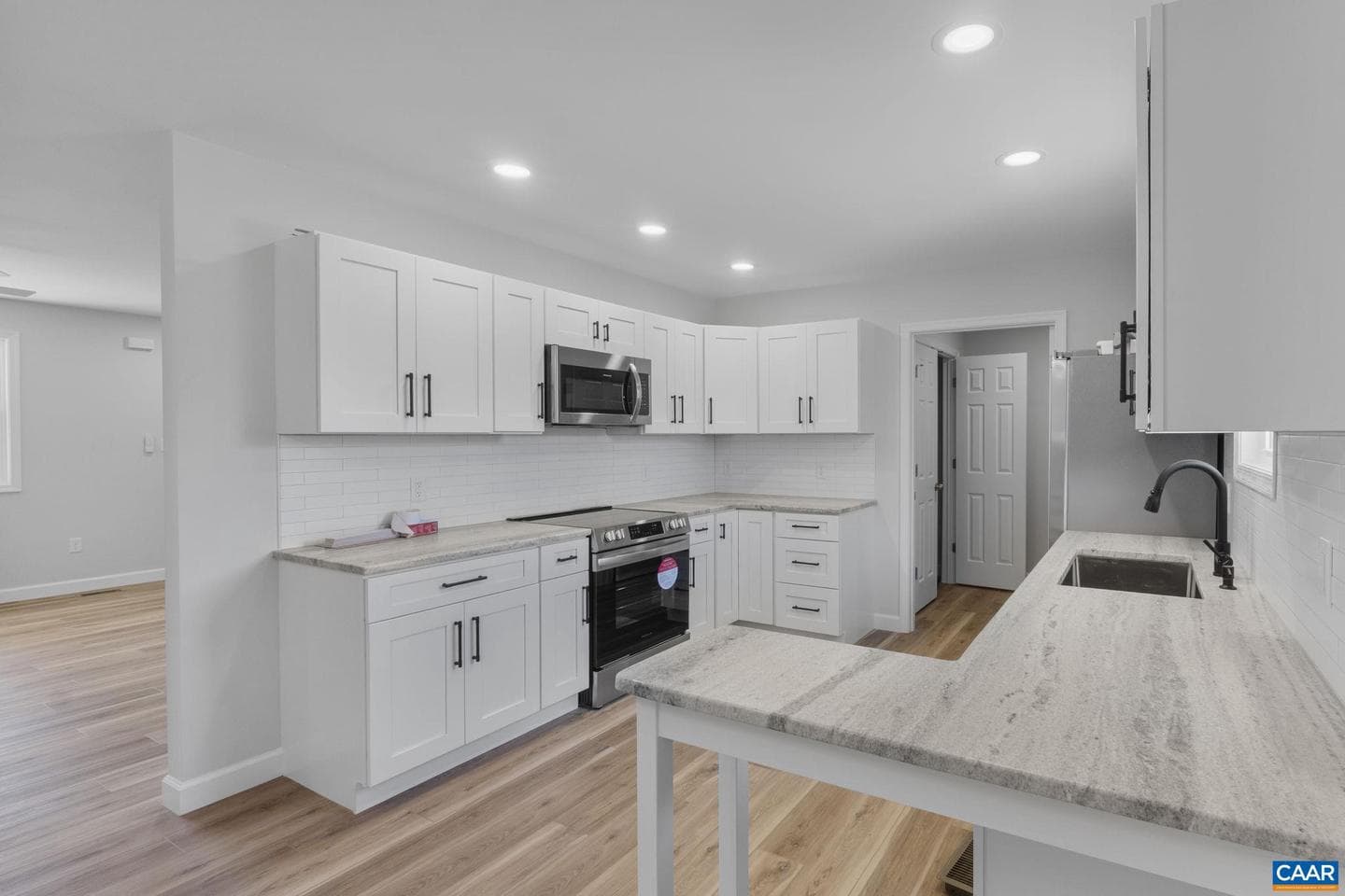 140 Dogwood Hts, Scottsville