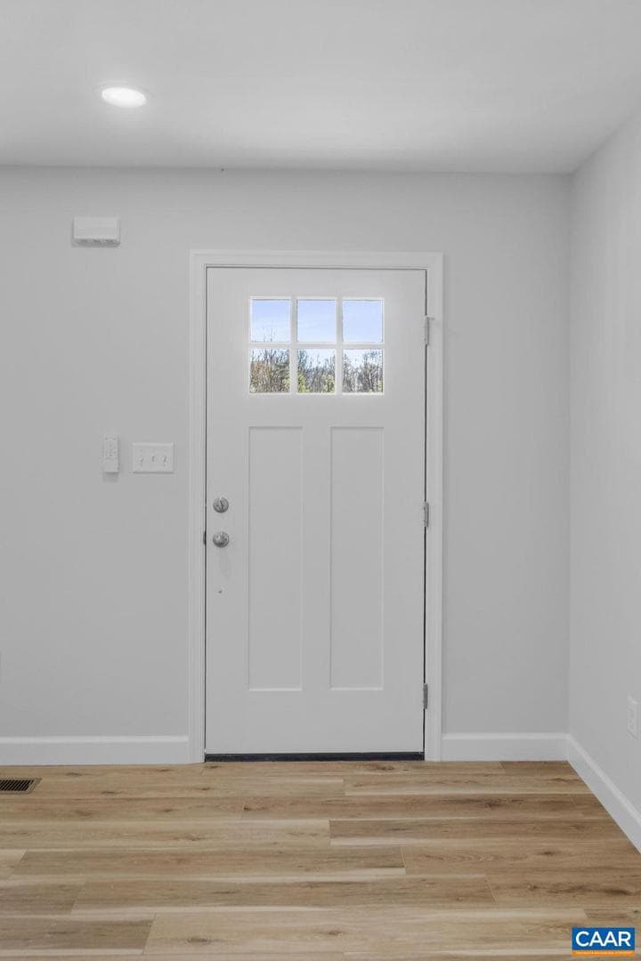 140 Dogwood Hts photo 8
