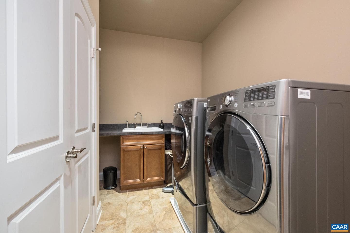 612 London Ct photo 22