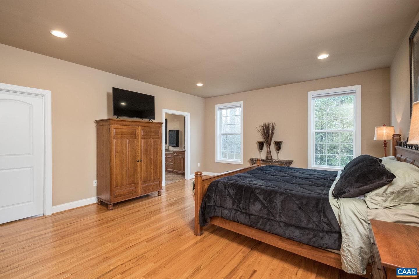 612 London Ct photo 23