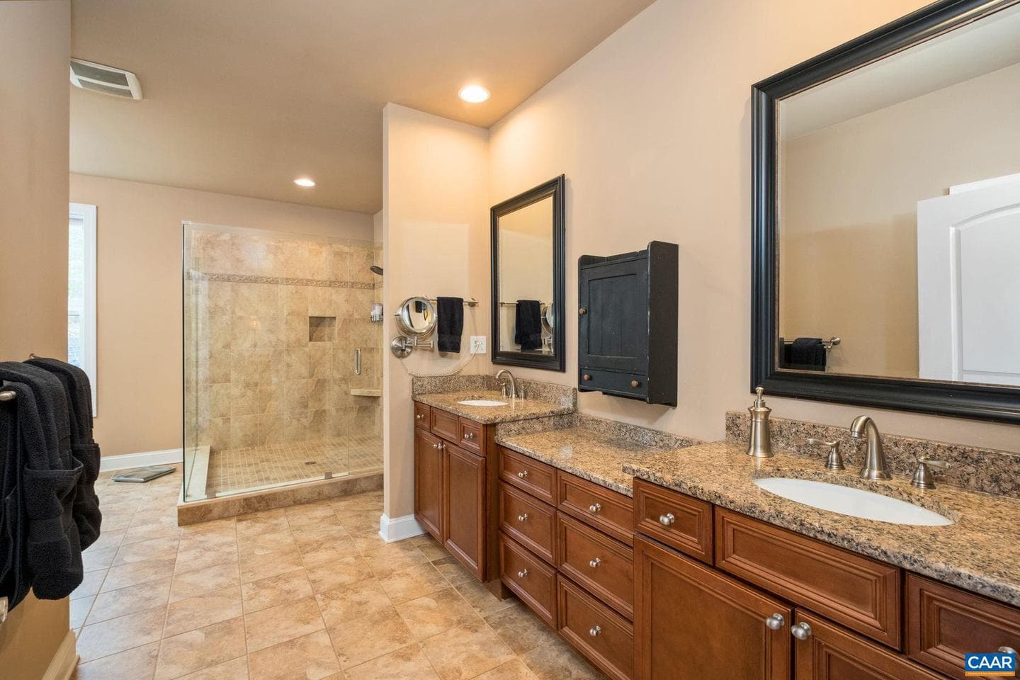 612 London Ct photo 25