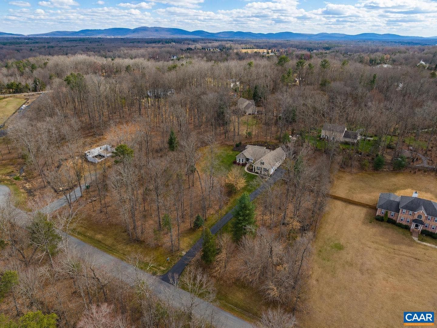 612 London Ct photo 3
